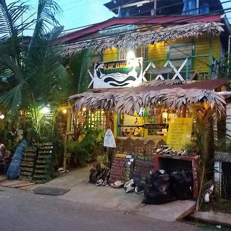 Coconut Hostel Bocas Town Exterior photo