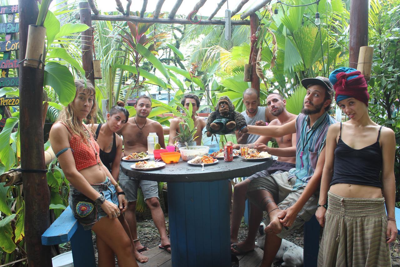 Coconut Hostel Bocas Town Exterior photo