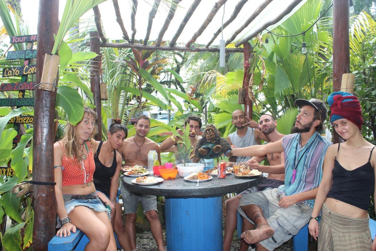 Coconut Hostel Bocas Town Exterior photo