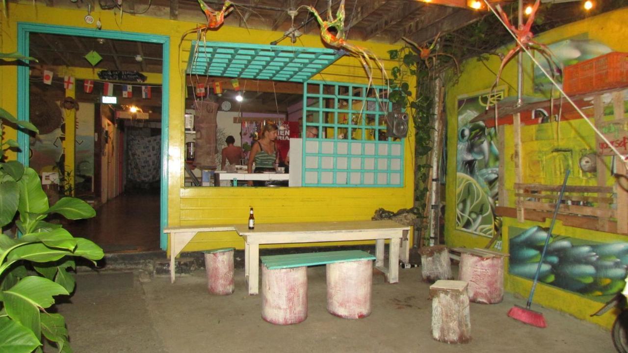 Coconut Hostel Bocas Town Exterior photo