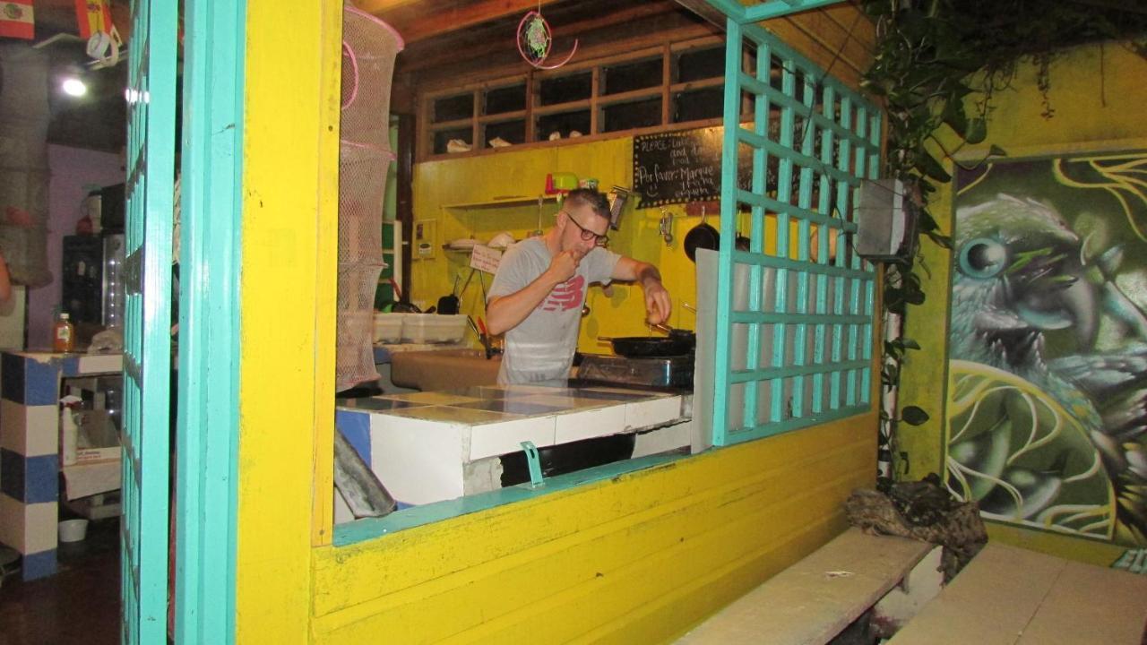 Coconut Hostel Bocas Town Exterior photo