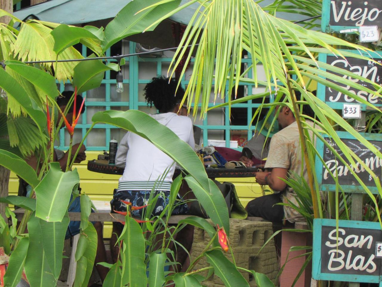 Coconut Hostel Bocas Town Exterior photo